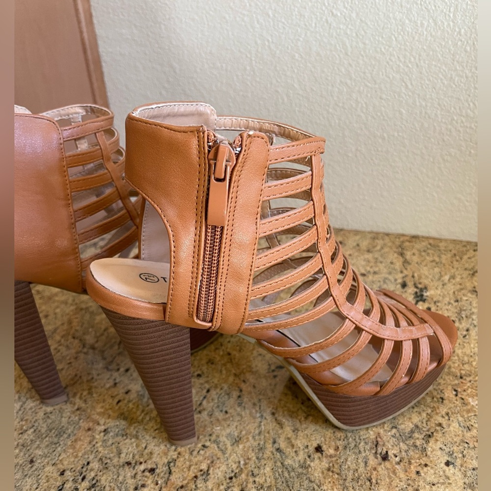 TOP Moda Gladiator style heels. Size 7.5. Brown leather (like)